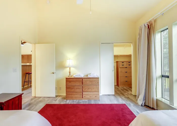 Сasa de vacaciones Spacious House 1 Mi To Downtown!