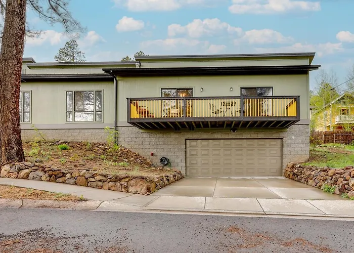 Spacious House 1 Mi To Downtown!