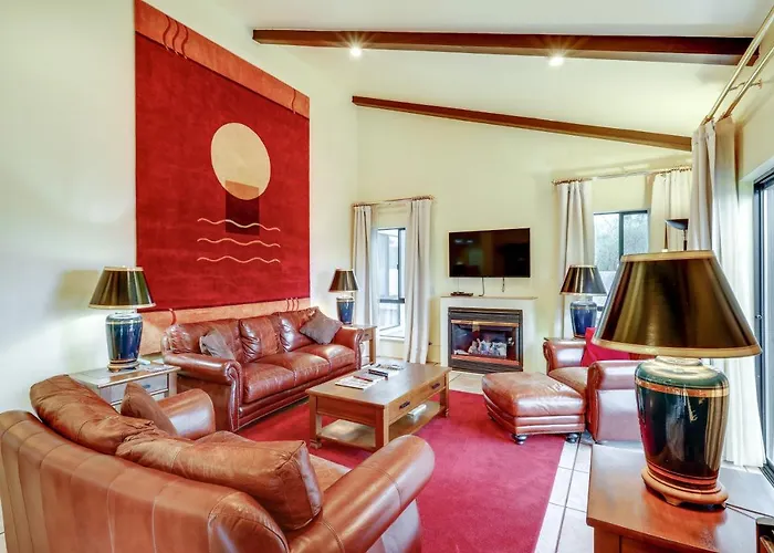 Сasa de vacaciones Spacious House 1 Mi To Downtown!