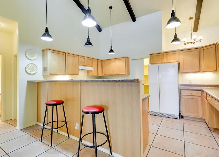 Spacious House 1 Mi To Downtown!