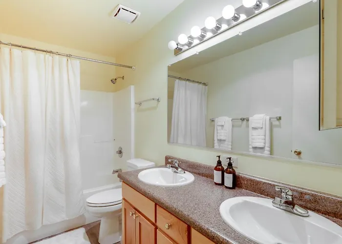 Spacious House 1 Mi To Downtown! *
