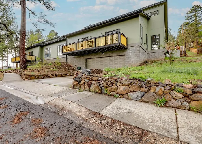 Spacious House 1 Mi To Downtown! *